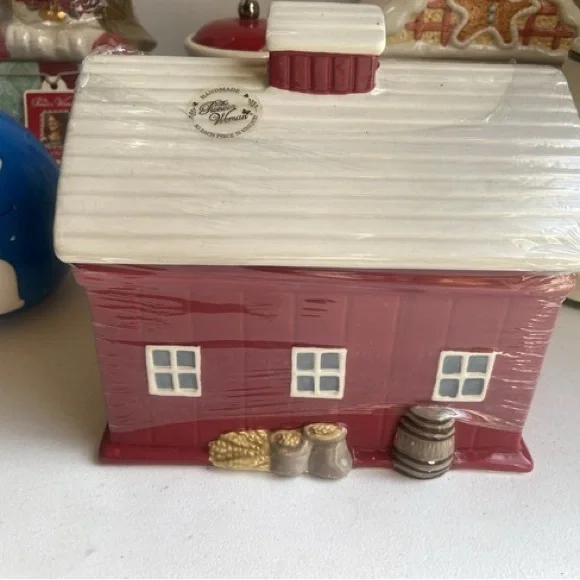 The Pioneer Woman Rustic Barn 8.6 IN 7.1 IN Red Cookie - Picture 3 of 4